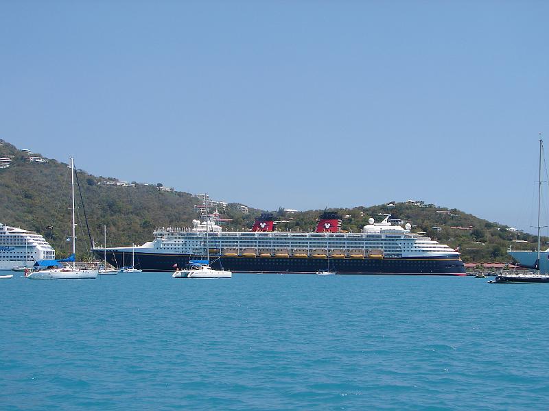 21_04_06 038.jpg - Die "Disney Magic" ist auch in Charlotte Amalie.